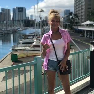 Meet your Posher, Alecia